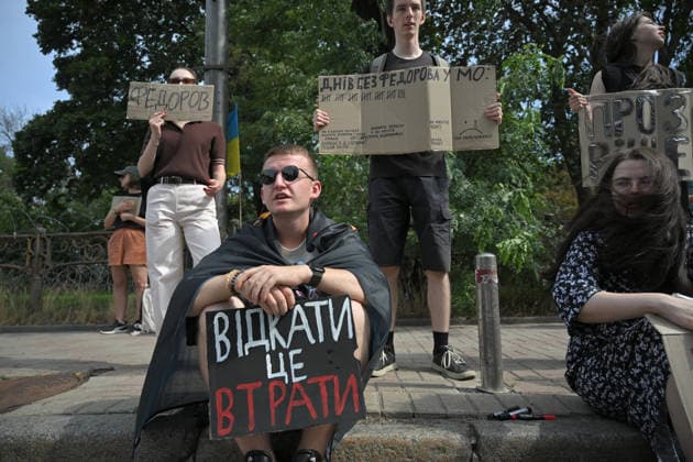 Supporters of former Defence Minister Mykhailo Fedorov rally outside the Ukrainian Parliament building in Kyiv, Ukraine, August 18, 2026. Protesters greeted MPs returning to work after a month-long break with demands to reinstate the former Defence Minister to continue the defence and anti-corruption reforms he initiated. Demonstrations in the capital and other Ukrainian cities have been ongoing for the 32nd consecutive day since Fedorov’s dismissal on July 15. (Photo by Yevhen Kotenko Ukrinform) Supporters of former Ukrainian Defence Minister rally at Verkhovna Rada  Copyright: xYevhenxKotenkox