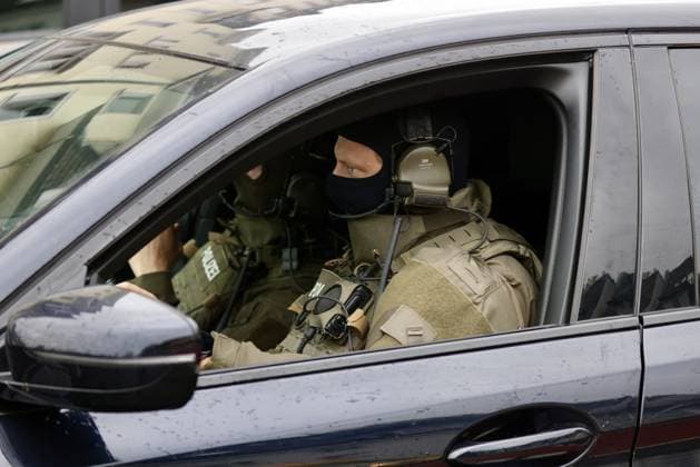 Police seal off Erlenhofstrasse in Cologne after reports of gunshots from attic COLOGNE, GERMANY - AUGUST 18: German police officers secure the cordoned-off perimeter around Erlenhofstrasse during an ongoing armed operation in the Niehl district of Cologne, Germany, on August 18, 2026. Following reports that a man fired gunshots into the air from an attic apartment, numerous police units were dispatched to the scene, shutting down Erlenhofstrasse and surrounding connecting roads to vehicular and pedestrian traffic while urging the public to avoid the area. Kadir Ilboga Anadolu Cologne Germany. Editorial use only. Please get in touch for any other usage.  Copyright: x2026xAnadoluxKadirxIlbogax