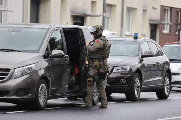 Police seal off Erlenhofstrasse in Cologne after reports of gunshots from attic COLOGNE, GERMANY - AUGUST 18: German police officers secure the cordoned-off perimeter around Erlenhofstrasse during an ongoing armed operation in the Niehl district of Cologne, Germany, on August 18, 2026. Following reports that a man fired gunshots into the air from an attic apartment, numerous police units were dispatched to the scene, shutting down Erlenhofstrasse and surrounding connecting roads to vehicular and pedestrian traffic while urging the public to avoid the area. Kadir Ilboga Anadolu Cologne Germany. Editorial use only. Please get in touch for any other usage.  Copyright: x2026xAnadoluxKadirxIlbogax