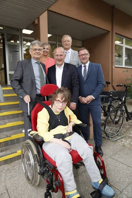 Kai Wegner, Bürgermeister, Dr. Matthias Fichtmüller, Thomas Neubauer, Daniel Klappenbach; Wort-Bild-Termin: 12.30 Uhr, Besuch einer Einrichtung der Oberlinhaus Werkstätten gGmbH, am 18.08.2026 in Berlin, (Oberlinhaus Werkstätten gGmbH), Deutschland *** Kai Wegner, Mayor; Dr. Matthias Fichtmüller; Thomas Neubauer; Daniel Klappenbach; Text, Photo, Event at 12:30 p.m., visit to a facility of Oberlinhaus Werkstätten gGmbH, on August 18, 2026, in Berlin, Oberlinhaus Werkstätten gGmbH, Germany