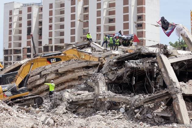 Recovery operations continue at La Guaira disaster site LA GUAIRA, VENEZUELA AUGUST 18, 2026: Emergency teams work among collapsed concrete slabs and twisted steel reinforcement as debris removal and body recovery operations continue at the disaster site in La Guaira, Venezuela, on August 18, 2026. Heavy machinery is being used to remove large sections of concrete and allow crews to search areas that remain difficult to access, as rescue and recovery efforts continue following the earthquakes that struck the region. La Guaira Venezuela (Bolivarian Republic of) Copyright: x xMarioxFloresx xJNAxPressx