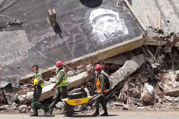News Bilder des Tages Recovery operations continue at La Guaira disaster site LA GUAIRA, VENEZUELA AUGUST 18, 2026: Emergency teams work among collapsed concrete slabs and twisted steel reinforcement as debris removal and body recovery operations continue at the disaster site in La Guaira, Venezuela, on August 18, 2026. Heavy machinery is being used to remove large sections of concrete and allow crews to search areas that remain difficult to access, as rescue and recovery efforts continue following the earthquakes that struck the region. La Guaira Venezuela (Bolivarian Republic of) Copyright: x xMarioxFloresx xJNAxPressx