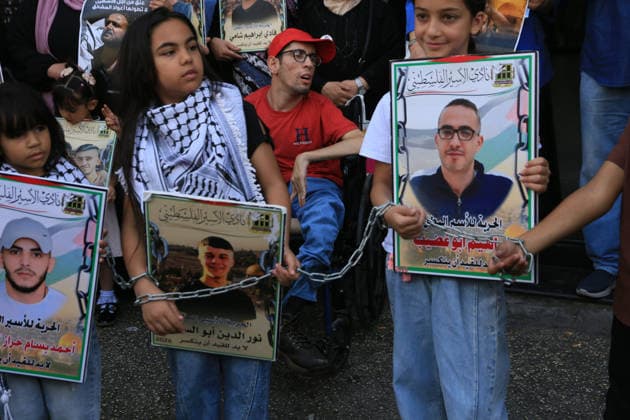 Palestinians Rally in Nablus in Support of Prisoners Palestinians take part in the weekly rally by families of prisoners in Nablus, West Bank, on August 18, 2026, calling for the release of their relatives and expressing solidarity with Palestinian prisoners held in Israeli jails. Photo by Mohammed Nasser apaimages Nablus West Bank Palestinian Territory 180826_Nablus_MN_00(1) Copyright: xapaimagesxMohammedxNasserx xapaimagesx