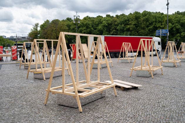 Berlin,18.08.2026,Brandenburger Tor,Platz des 18.März,Abbau 65 Jahre Mauerbau:Temporärer Erinnerungsort mit großformatiger Installation und Open-Air-Ausstellung von Kulturprojekte Berlin und Stiftung Berliner Mauer *** Berlin, August 18, 2026, Brandenburg Gate, Platz des 18. März, Commemorating the 65th Anniversary of the Construction of the Berlin Wall: A Temporary Memorial Site Featuring a Large-Scale Installation and Open-Air Exhibition by Kulturprojekte Berlin and the Berlin Wall Foundation