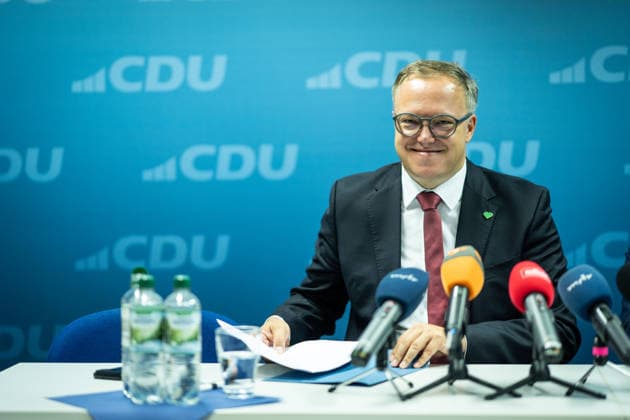 Mario Voigt, Ministerpräsident Thüringen, gibt in der CDU-Landesgeschäftsstelle eine Pressekonferenz;Pressekonferenz des Ministerpräsidenten von Thüringen in der Landesgeschäftsstelle der CDU, Erfurt Thüringen Deutschland Landesgeschäftsstelle CDU Thür *** Mario Voigt, Minister-President of Thuringia, holds a press conference at the CDU state headquarters Press conference by the Minister-President of Thuringia at the CDU state headquarters, Erfurt, Thuringia, Germany CDU Thuringia State Headquarters