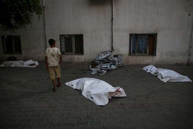 Israeli drone strike on crowded Gaza cafe kills 6 Palestinians GAZA CITY, GAZA, PALESTINE - AUGUST 18: The bodies of a victims are seen following an Israeli airstrike on a beachfront cafe in Gaza City, Gaza, Palestine, on August 18, 2026. The attack killed at least six Palestinians, including a child, and injured more than 12 others, according to local sources. Saeed M. M. T. Jaras Anadolu Gaza City Gaza. Editorial use only. Please get in touch for any other usage.  Copyright: x2026xAnadoluxSaeedxM.xM.xT.xJarasx