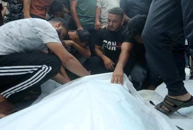 Palestinians Mourn Six Killed in Israeli Strike Near Gaza Port Palestinians mourn the bodies of six people, including a child, at al-Shifa Hospital in Gaza City, on August 18, 2026, after they were killed in an Israeli airstrike that targeted a gathering of civilians near the city’s port, according to Palestinian medical sources. Photo by Bilal Osama apaimages Gaza city Gaza Strip Palestinian Territory 180826_Gaza_BO_01(21) Copyright: xapaimagesxBilalxOsamax xapaimagesx