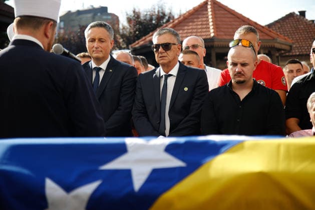 Funeral prayer held in Zenica for five Bosnian mountaineers died on Mount Elbrus ZENICA, BOSNIA AND HERZEGOVINA - AUGUST 18: A large number of citizens, family members, friends, colleagues, mountaineers and members of the Mountain Rescue Service gathered in front of the Carsijska Mosque to bid a final farewell to 5 mountaineers Alma Okanovic, Denis Okanovic, Meliha Causevic, Nermin Talam and Almir Krivdic, died on Mount Elbrus in Zenica, Bosnia and Herzegovina on August 18, 2026. Elman Omic Anadolu Zenica Bosnia and Herzegovina. Editorial use only. Please get in touch for any other usage.  Copyright: x2026xAnadoluxElmanxOmicx