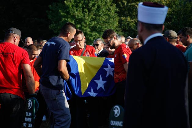 Funeral prayer held in Zenica for five Bosnian mountaineers died on Mount Elbrus ZENICA, BOSNIA AND HERZEGOVINA - AUGUST 18: A large number of citizens, family members, friends, colleagues, mountaineers and members of the Mountain Rescue Service gathered in front of the Carsijska Mosque to bid a final farewell to 5 mountaineers Alma Okanovic, Denis Okanovic, Meliha Causevic, Nermin Talam and Almir Krivdic, died on Mount Elbrus in Zenica, Bosnia and Herzegovina on August 18, 2026. Elman Omic Anadolu Zenica Bosnia and Herzegovina. Editorial use only. Please get in touch for any other usage.  Copyright: x2026xAnadoluxElmanxOmicx