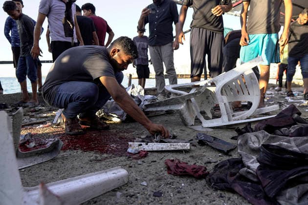 Aftermath of Israeli Airstrike In Gaza Palestinians inspect the site of an Israeli strike on a cafe at the seaport of Gaza City on August 18, 2026. Gaza Palestine  Copyright: xMajdixFathix originalFilename: fathi-notitle260818_npbee.jpg