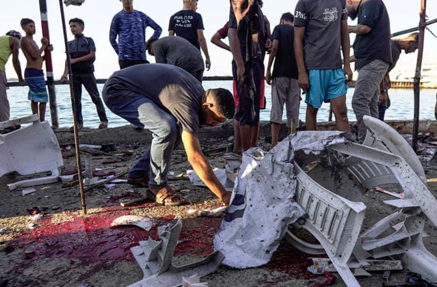 Aftermath of Israeli Airstrike In Gaza Palestinians inspect the site of an Israeli strike on a cafe at the seaport of Gaza City on August 18, 2026. Gaza Palestine  Copyright: xMajdixFathix originalFilename: fathi-notitle260818_npuYu.jpg