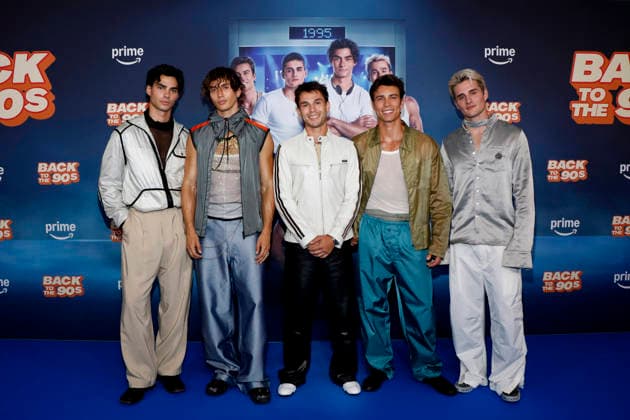 Back to the 90s , Filmpremiere im Delphi Filmpalast, Berlin, 18.08.2026 Jacob Rott, Bene Schulz, Julien Brown, Tim Schäcker und Luis Freitag von den Elevator Boys bei der Weltpremiere von Back to the 90s im Delphi Filmpalast in Berlin am 18.8.2026 *** Back to the 90s, film premiere at the Delphi Filmpalast, Berlin, August 18, 2026 Jacob Rott, Bene Schulz, Julien Brown, Tim Schäcker, and Luis Freitag of the Elevator Boys at the world premiere of Back to the 90s at the Delphi Filmpalast in Berlin on August 18, 2026 Copyright: xAnitaxBuggex