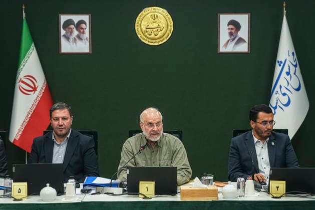 Tehran Iran Virtual Parliament Iranian Parliament Speaker Mohammad Bagher Ghalibaf sits with officials during a virtual parliamentary session in Tehran, Iran on August 18, 2026. Iran s parliament held the public session remotely under emergency provisions, with 247 lawmakers participating. Tehran Tehran Iran Copyright: xHamedxMalekpourx