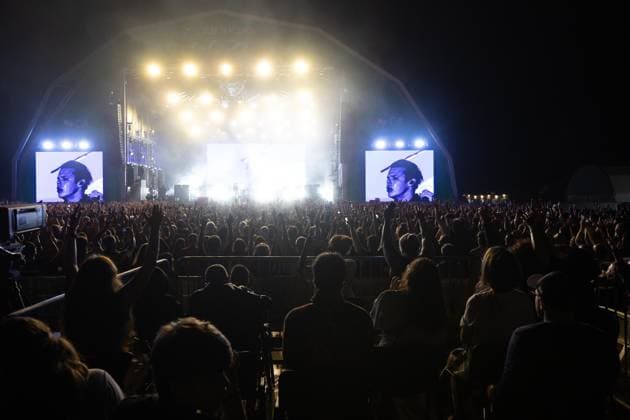 Yungblud – Live at Vilar de Mouros Festival 2026 - 19 Aug 2026 Fans gather near the front area during Yungblud’s headline performance on the opening day of the Vilar de Mouros Festival, reacting to his late?night set delivered from a wheelchair following a recent leg injury. Vilar de Mouros Portugal Copyright: xDiogoxBaptistax xSOPAxImagesx DB_YungbludVM20260818_028