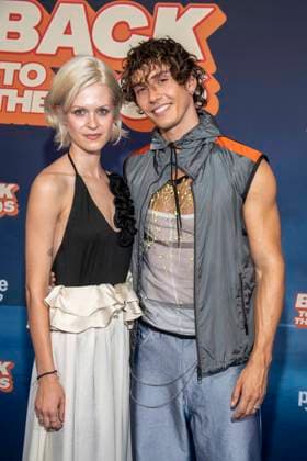 ABB AMAZON- Sidney Fahlisch und Bene Schulz zu Gast auf dem blauen Teppich bei der Weltpremiere der Amazon Prime Serie Back to the 90s im Delphi Filmpalast am 18.AUGUST 2026 in Berlin Berlin Deutschland *** ABB AMAZON Sidney Fahlisch and Bene Schulz walked the blue carpet at the world premiere of the Amazon Prime series *Back to the 90s* at the Delphi Filmpalast on August 18, 2026, in Berlin, Germany