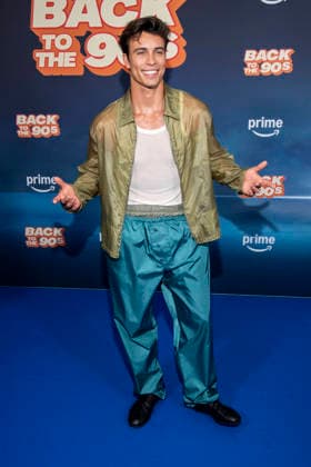 ABB AMAZON- Tim Schaecker zu Gast auf dem blauen Teppich bei der Weltpremiere der Amazon Prime Serie Back to the 90s im Delphi Filmpalast am 18.AUGUST 2026 in Berlin Berlin Deutschland *** ABB AMAZON Tim Schaecker walks the blue carpet at the world premiere of the Amazon Prime series *Back to the 90s* at the Delphi Filmpalast on August 18, 2026, in Berlin, Germany