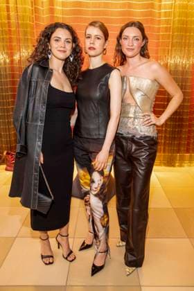 ABB AMAZON- Derya Akyol, Luise Aschenbrenner und Helena von Have zu Gast auf dem blauen Teppich bei der Weltpremiere der Amazon Prime Serie Back to the 90s im Delphi Filmpalast am 18.AUGUST 2026 in Berlin Berlin Deutschland *** ABB AMAZON Derya Akyol, Luise Aschenbrenner, and Helena von Have walked the blue carpet at the world premiere of the Amazon Prime series *Back to the 90s* at the Delphi Filmpalast on August 18, 2026, in Berlin, Germany