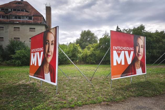 Demmin, Mecklenburg-Vorpommern, Deutschland, 18.08.2026: Wahlplakate für die Landtagswahl 2026 mit Manuela Schwesig, SPD *** Demmin, Mecklenburg-Western Pomerania, Germany, August 18, 2026 Election posters for the 2026 state election featuring Manuela Schwesig, SPD Copyright: xdtsxNachrichtenagenturx dts_130483