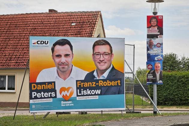 Mecklenburg-Vorpommern, Deutschland, 18.08.2026: Wahlplakate für die Landtagswahl 2026 mit Daniel Peters und Franz-Robert Liskow, beide CDU, Anna-Konstanze Schröder, SPD, sowie Leif-Erik Holm und Enrico Schult, beide AfD *** Mecklenburg-Western Pomerania, Germany, August 18, 2026: Campaign posters for the 2026 state election featuring Daniel Peters and Franz Robert Liskow (both CDU), Anna Konstanze Schröder (SPD), as well as Leif Erik Holm and Enrico Schult (both AfD) Copyright: xdtsxNachrichtenagenturx dts_130484