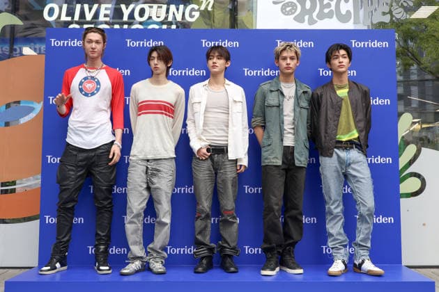 South Korean boys band Cortis attends Torriden pop-up store photocall (L-R) Martin, Juhoon, Seonghyeon, James and Keonho of boy group CORTIS pose during a photo call for a Torriden pop-up store event in Seoul, South Korea, on August 19, 2026. Seoul South Korea  Copyright: xMatrixxImages JungxUi-Chelx