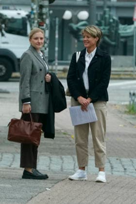 CNTV BLOCK Christina Block Unternehmerin mit ihrer Verteidigerin Paula Wlodarek kommen wie immer zu Fuss zum Gericht am 70 Prozess Tag 19.AUGUST 2026 beim Prozess wegen mutmasslicher Kindesentfuehrung im Landgericht Hamburg Strafjustizgebaeude Entfuehrungsfall der Block Kinder Hamburg Deutschland *** CNTV BLOCK: Christina Block, a businesswoman, and her defense attorney, Paula Wlodarek, arrive on foot—as they always do—at the courthouse on the 70th day of the trial, August 19, 2026, for the trial regarding the alleged child abduction at the Hamburg Regional Court’s Criminal Justice Building—the Block children’s abduction case Hamburg, Germany