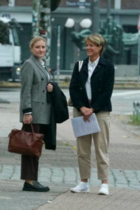 CNTV BLOCK Christina Block Unternehmerin mit ihrer Verteidigerin Paula Wlodarek kommen wie immer zu Fuss zum Gericht am 70 Prozess Tag 19.AUGUST 2026 beim Prozess wegen mutmasslicher Kindesentfuehrung im Landgericht Hamburg Strafjustizgebaeude Entfuehrungsfall der Block Kinder Hamburg Deutschland *** CNTV BLOCK: Christina Block, a businesswoman, and her defense attorney, Paula Wlodarek, arrive on foot—as they always do—at the courthouse on the 70th day of the trial, August 19, 2026, for the trial regarding the alleged child abduction at the Hamburg Regional Court’s Criminal Justice Building—the Block children’s abduction case Hamburg, Germany