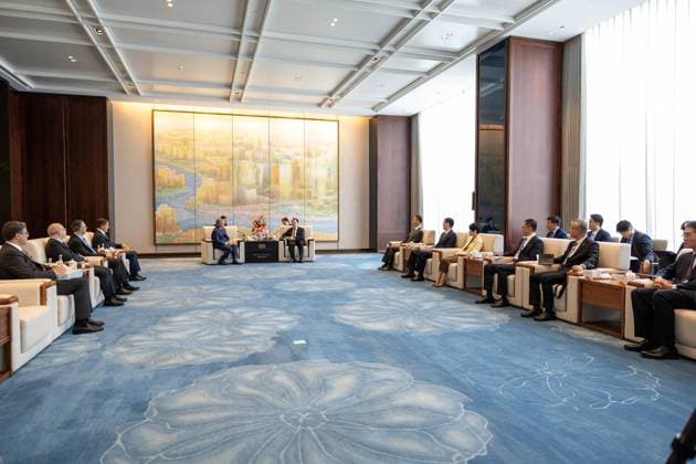 Jordan’s King Abdullah II Meets Shanghai Mayor Gong Zheng Jordan’s King Abdullah II meets Shanghai Mayor Gong Zheng in Shanghai, China, on August 19, 2026. The meeting focused on Jordanian-Chinese relations and ways to broaden bilateral cooperation into promising economic and development sectors. Photo by Royal Hashemite Court apaimages Amman Amman Jordan 190826_China_JPO_00(2) Copyright: xapaimagesxRoyalxHashemitexCourtxx xapaimagesx