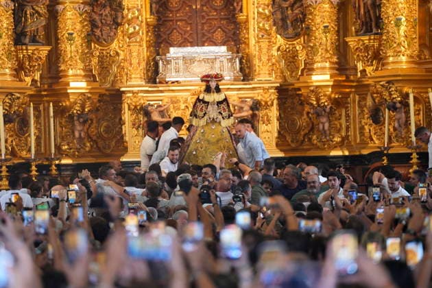 Almonte Prepares for the Long-Awaited Arrival of the Virgin of El Rocío in 2026 The Virgin of El Rocío is carried through the streets of the village of El Rocío to be transported to the town of Almonte on August 19, 2026, in El Rocío, Almonte, Huelva, Andalusia, Spain The White Dove will be carried from her sanctuary to Almonte, an event that takes place every seven years and brings together thousands of residents and devotees in the village of Almonte AUGUST 19, 2026 Joaquí Huelva, Andalusia Huelva, Andalusia Spain  Copyright: xJoaquinxCorcherox 7720895