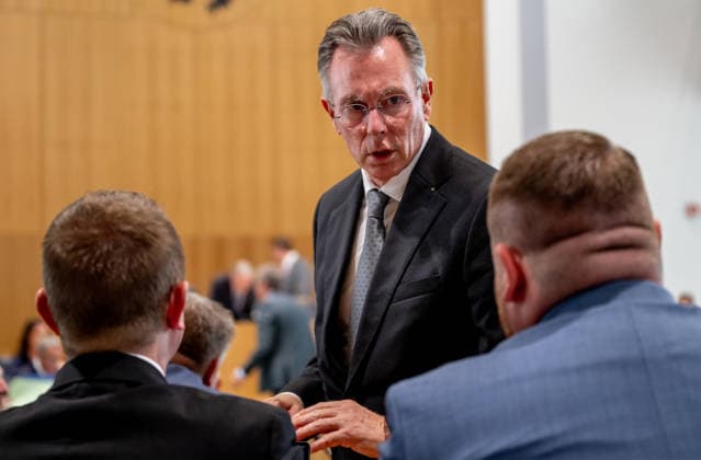 Michael Büge AFD Der Fraktionsvorsitzende der AfD in Rheinland-Pfalz, Michael Büge, aufgenommen während einer Debatte im Landtag in Mainz. Mainz Rheinland-Pfalz Deutschland *** Michael Büge, AfD: Michael Büge, the AfD parliamentary group leader in Rhineland-Palatinate, photographed during a debate in the state parliament in Mainz, Rhineland-Palatinate, Germany