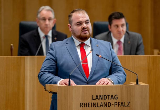Bailey Wollenweber AFD Bailey Wollenweber, AfD Landtagsabgeordneter in Rheinland-Pfalz, aufgenommen während einer Debatte im Landtag in Mainz. Mainz Rheinland-Pfalz Deutschland *** Bailey Wollenweber (AfD) Bailey Wollenweber, AfD member of the state parliament in Rhineland-Palatinate, photographed during a debate in the state parliament in Mainz, Rhineland-Palatinate, Germany