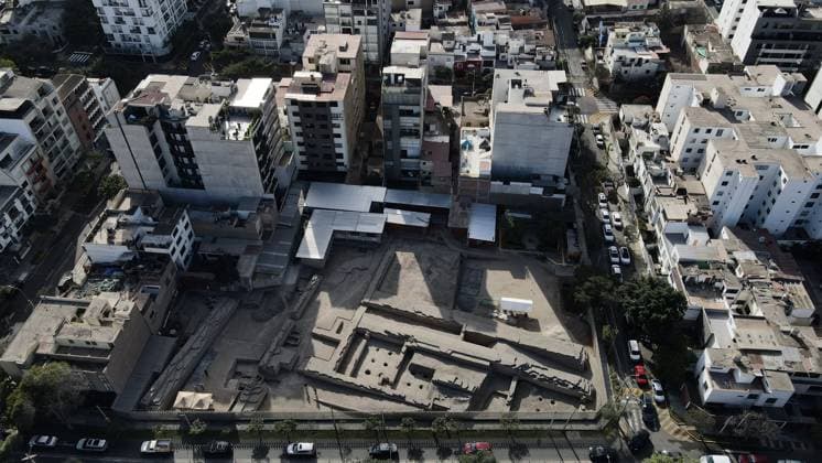 1,400-year-old human remains discovered at Huaca Pucllana in Lima LIMA, PERU - AUGUST 19: An aerial view of the area as archaeologists work on the excavation of recently discovered skeletal remains at the Huaca Pucllana archaeological site, one of Lima’s main pre-Hispanic landmarks, on August 19, 2026, in Lima, Peru. Klebher Vasquez Anadolu Lima Peru. Editorial use only. Please get in touch for any other usage.  Copyright: x2026xAnadoluxKlebherxVasquezx