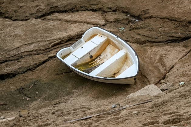 Boats removed from Czech Republic s largest dam due to low water BOHOSTICE, CZECH REPUBLIC - AUGUST 19: Exposed banks due to low water level at the Orlik Dam in Bohostice, Czech Republic, on August 19, 2026. Moldau river have reached historic lows for almost last 65 years. Lukas Kabon Anadolu Bohostice Czech Republic. Editorial use only. Please get in touch for any other usage.  Copyright: x2026xAnadoluxLukasxKabonx