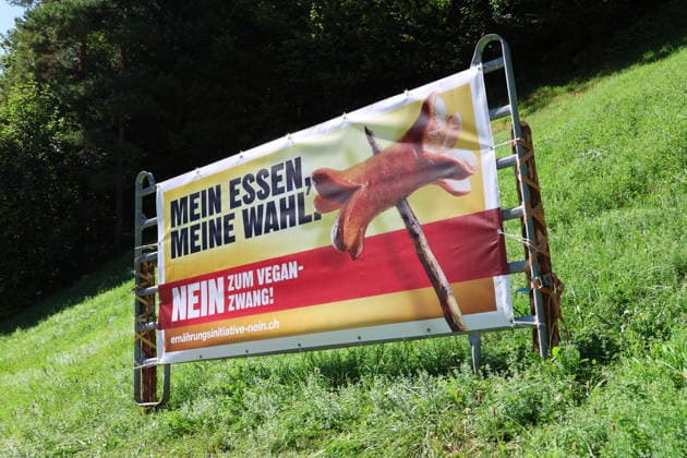 News Bilder des Tages 19.08.2026 Obwalden Schweiz Eidgenoessische Volksabstimmung fuer eine sichere Ernaehrung, 27.September 2026. Bild , Nein zum Vegan-Zwang *** August 19, 2026, Obwalden, Switzerland: Federal Referendum on Food Security, September 27, 2026. Image: No to Forced Veganism 