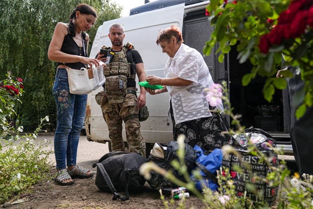 August 19, 2026, Serhiivka, Donetsk Oblast, Ukraine: A mother and her daughter waiting to be evacuated by the White Angels crew from the village of Serhiivka, east of Kramatorsk, in the Donbas region, Ukraine, on August 19, 2026. The White Angels crew, composed of police officers, evacuate people from the frontline towns and villages. Serhiivka Ukraine - ZUMAa252 20260819_zip_a252_006 Copyright: xDavidxAllignonx