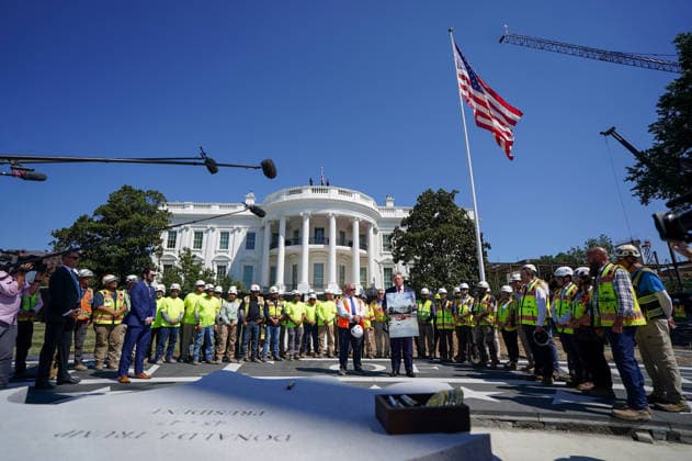 August 19, 2026, Washington, District Of Columbia, USA: WASHINGTON, DC - AUGUST 19: U.S. President Donald Trump speaks to the press as he tours a new helipad on Wednesday, Aug. 19, 2026 on the South Lawn of the White House in Washington, D.C. Trump was expected to sign a piece of stone that will be inserted into the helipad Washington USA  - ZUMAs152 20260819_faa_s152_001 Copyright: xAlxDragox-xPoolxviaxCNPx
