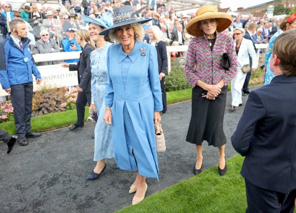 Queen Camilla Visit York Races YORK, ENGLAND - AUGUST 19: Queen Camilla, Patron of York Racecourse, smiles as she attends with Camilla Wood, Countess of Halifax (R), the first day of the Ebor Festival at York Racecourse on August 19, 2026 in York, England., Credit:Chris Jackson PA ROTA - B68 Avalon United Kingdom, England, York, York Racecourse  Copyright: xChrisxJacksonx xPAxROTAx-xB68x xAvalonx 1125736016