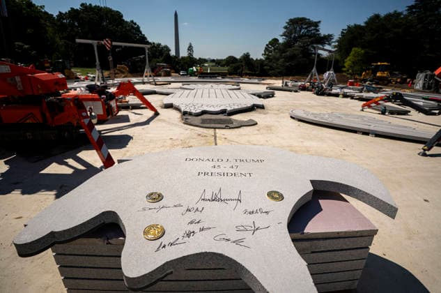 The White House WASHINGTON, DC - AUGUST 19: A piece of granite that will be part of the new White House helipad, signed by US President Donald Trump, on the South Lawn of the White House in Washington, DC, US, on Wednesday, Aug. 19, 2026. (Photo by Al Drago for The Washington Post) Washington DC United States  Copyright: xPool ABACAx