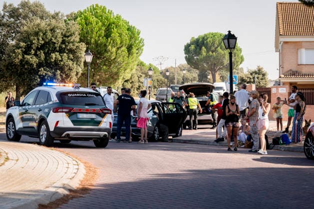 A wildfire in Aldea del Fresno, Madrid, forces the lockdown of this town and Villamantilla. Several Civil Guard officers, on August 19, 2026, in Aldea del Fresno, Madrid, Spain. A new wildfire in the Sierra Oeste region of Madrid, located in Aldea del Fresno at 2:30 p.m., is forcing the lockdown of this town and Villamantilla. The fire has been located at kilometer 52 of the M-510, near Aldea del Fresno. The Community of Madrid has activated Infoma Operational Level 2, and approximately twenty ground crews and five aerial crews from the Community’s fire department are currently working in the area, along with forest firefighters and forest rangers. AUGUST 19, 2026 FIRE ALDEA DEL FRESNO FIREFIGHTERS FOREST RANGERS PIXELATED A Pé Aldea del F  Copyright: xA.xPÃ rezxMecax 7721232