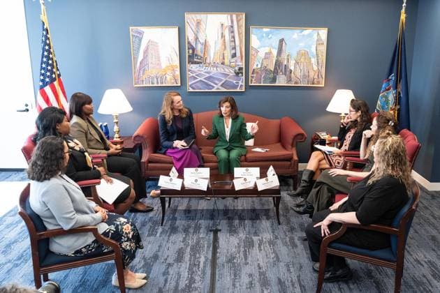 August 19, 2026, New York, New York, USA: Governor Kathy Hochul holds roundtable and press briefing on AI Workforce Impacts with Molly Kinder, Founder of Breakwater Initiative, Emma Vadehra, Director of Policy, Lynn Brooks, Claims Processor of Highmark Blue Cross Blue Shield of Western New York & Chief Shop Steward, Petra Cruz, Receptionist & Office Manager, Early Head Start Program of Dominican Women s Development Center, Antoinette Daley, Client of Bottomless Closet, Tamara Ramsey, Executive Assistant of Volunteers of America of Greater New York, Gabriella Toth, Executive Assistant of Goldman Sachs at Governor s office in New York, NY on August 19, 2026. Governor also answered questions on upcoming election. New York USA  - ZUMAr339 20260819_znp_r339_004 Copyright: xLevxRadinx