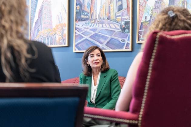 August 19, 2026, New York, New York, USA: Governor Kathy Hochul holds roundtable and press briefing on AI Workforce Impacts with Molly Kinder, Founder of Breakwater Initiative, Emma Vadehra, Director of Policy, Lynn Brooks, Claims Processor of Highmark Blue Cross Blue Shield of Western New York & Chief Shop Steward, Petra Cruz, Receptionist & Office Manager, Early Head Start Program of Dominican Women s Development Center, Antoinette Daley, Client of Bottomless Closet, Tamara Ramsey, Executive Assistant of Volunteers of America of Greater New York, Gabriella Toth, Executive Assistant of Goldman Sachs at Governor s office in New York, NY on August 19, 2026. Governor also answered questions on upcoming election. New York USA - ZUMAr339 20260819_znp_r339_014 Copyright: xLevxRadinx