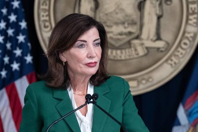 August 19, 2026, New York, New York, USA: Governor Kathy Hochul holds roundtable and press briefing on AI Workforce Impacts with Molly Kinder, Founder of Breakwater Initiative, Emma Vadehra, Director of Policy, Lynn Brooks, Claims Processor of Highmark Blue Cross Blue Shield of Western New York & Chief Shop Steward, Petra Cruz, Receptionist & Office Manager, Early Head Start Program of Dominican Women s Development Center, Antoinette Daley, Client of Bottomless Closet, Tamara Ramsey, Executive Assistant of Volunteers of America of Greater New York, Gabriella Toth, Executive Assistant of Goldman Sachs at Governor s office in New York, NY on August 19, 2026. Governor also answered questions on upcoming election. New York USA  - ZUMAr339 20260819_znp_r339_017 Copyright: xLevxRadinx