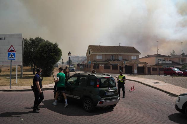 Wildfires continue in Madrid MADRID, SPAIN - AUGUST 19: Fire extinguishing efforts continue both from the air and land to contain a wildfire in the Aldea del Fresno Village of Madrid, Spain on August 19, 2026. Muath Hamed Anadolu Madrid Spain. Editorial use only. Please get in touch for any other usage.  Copyright: x2026xAnadoluxMuathxHamedx