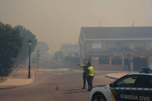 Wildfires continue in Madrid MADRID, SPAIN - AUGUST 19: Fire extinguishing efforts continue both from the air and land to contain a wildfire in the Aldea del Fresno Village of Madrid, Spain on August 19, 2026. Muath Hamed Anadolu Madrid Spain. Editorial use only. Please get in touch for any other usage.  Copyright: x2026xAnadoluxMuathxHamedx