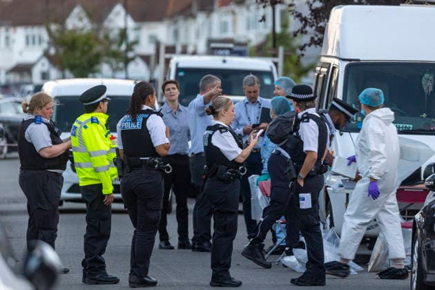 August 19, 2026, London, London, UK: London, UK. Police officers at the scene of a fire in Hounslow, west London, where a murder investigation has been launched following the death of a 48-year-old woman. London UK  - ZUMAl94_ 20260819_zaf_l94_014 Copyright: xMarcinxNowakx
