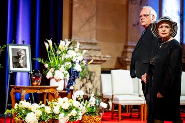 August 19, 2026, Montreal, Pq, CANADA: Monique Leclerc, the wife of late jazz pianist Oliver Jones, is accompanied by her son as she pays her respects during a ceremony at MontrealöÄÃ s city hall, on Wednesday, Aug. 19, 2026. Montreal CANADA  - ZUMAc35_ 20260819_zaf_c35_072 Copyright: xChristopherxKatsarovx