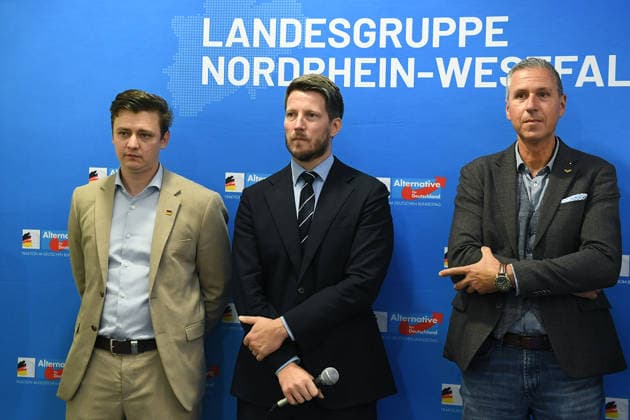 Bürgerdialog der AfD-Bundestagsfraktion ( Landesgruppe NRW ) am 19.08.2026 in der Aula der ehem. Martini-Schule in Wesel Manuel Krauthausen MdB, links - Dr. Martin Vincentz MdL, mitte - Christian Zaum MdB *** Public dialogue hosted by the AfD Bundestag caucus’s North Rhine-Westphalia regional group on August 19, 2026, in the auditorium of the former Martini School in Wesel: Manuel Krauthausen, Member of the Bundestag (left); Dr. Martin Vincentz, Member of the State Parliament (center); Christian Zaum, Member of the Bundestag xRx