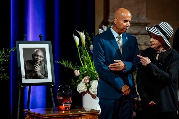 August 19, 2026, Montreal, Pq, CANADA: Richard Jones, son of late jazz pianist Oliver Jones and widow Monique Leclerc stand beside the musician s urn, during a ceremony at Montreal s city hall, on Wednesday, Aug. 19, 2026. Montreal CANADA  - ZUMAc35_ 20260819_zaf_c35_110 Copyright: xChristopherxKatsarovx