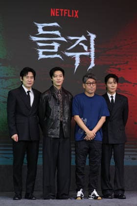 Netflix original series Mousetrap Netflix original series Mousetrap The stars of the upcoming Netflix original series Mousetrap -- Seol Kyung-koo, Ryu Jun-yeol and Lee Kyu-hyung (L to R) -- along with director Kim Hong-sun (2nd from L) -- pose for a photo during a publicity event in Seoul on Aug. 20, 2026. The eight-episode series will be released worldwide on Aug. 28. (Yonhap) 2026-08-20 12:49:59 < 1980-2026 YONHAPNEWS AGENCY. .> ¼­¿ïÆ¯º°½Ã EDITORIAL USE ONLY  Copyright: xx PYH2026082010310034400 YonhapxNewsx yonphotos255779