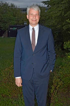 Steffen Bilger bei einem Photoshooting im Park. Berlin, 19.08.2026 *** Steffen Bilger during a photo shoot at Park Berlin, August 19, 2026 Foto:xM.xBehrensx xFuturexImagex bilger_6803