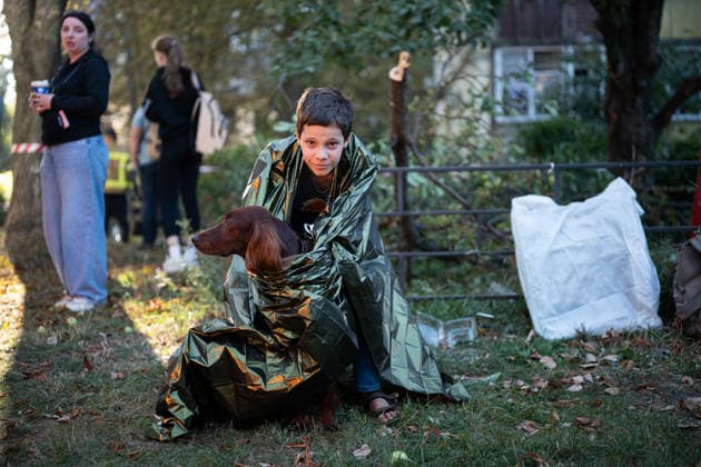 Ukraine says 12 people killed, 33 injured in Russia s overnight strike on Kyiv KYIV, UKRAINE - AUGUST 20: A boy holds a dog while wrapped in an emergency blanket following an overnight Russian attack on Kyiv, Ukraine, on August 20, 2026. Based on preliminary information provided by Kyiv Mayor Vitali Klitschko, at least 12 people were killed and 33 others wounded, while the Darnytskyi, Sviatoshynskyi and Solomianskyi districts sustained damage. Stringer Anadolu Kyiv Ukraine. Editorial use only. Please get in touch for any other usage.  Copyright: x2026xAnadoluxStringerx